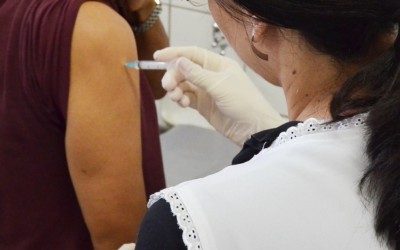 Secretaria da Saúde inicia campanha contra HPV e Meningo C em escola municipal