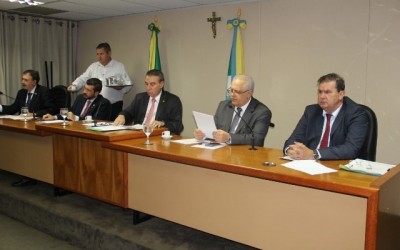 Eduardo Rocha propõe e comissão aprova o não pagamento de hora extra em CPI