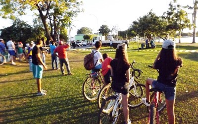 População acompanha a retirada do 3º jacaré da Lagoa Maior