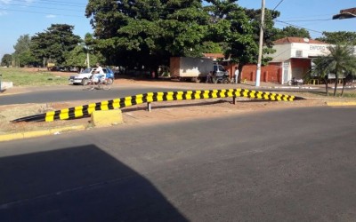 Seintra instala defensa para evitar manobras indevidas na antiga linha férrea