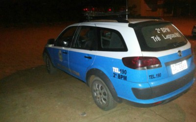 Idosa fica presa em quarto fechado por arames, pede socorro e é resgatada