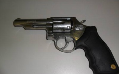 SIG apreende revólver e prende enteado e padrasto 