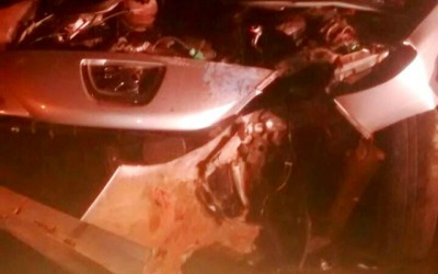 Três-lagoense fica ferida ao bater carro contra poste na madrugada