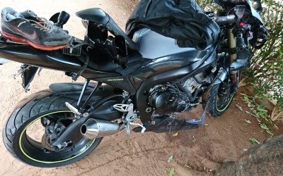  Piloto de motocicleta colide em poste na circular da Lagoa Maior
