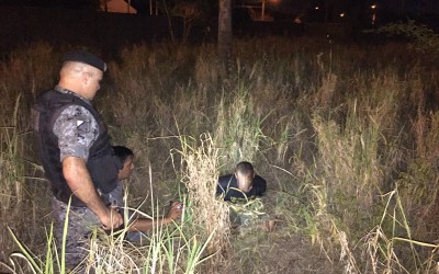 Homicida tenta roubar moto, se esconde em matagal e é preso pela Rotai
