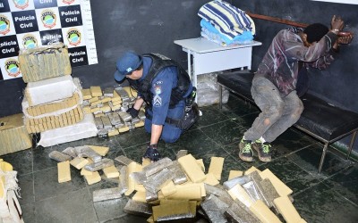 Após perseguição, PM prende homem com mais de 275 kg de maconha