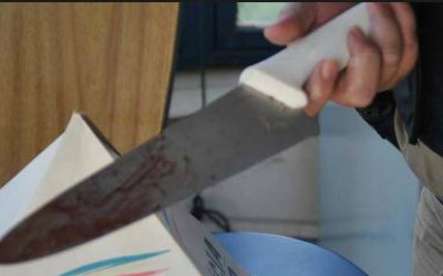 Por ciúmes do atual namorado, ex tenta matar jovem com faca de açougueiro