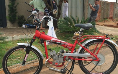 Idoso em bicicleta motorizada é atingido por Van em acidente 