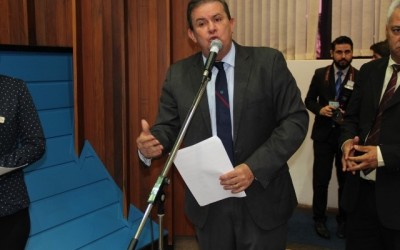 Eduardo Rocha apresenta Moção de Pesar a família de Fernando Milan e todos assinam