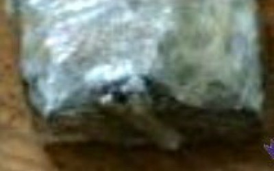 Droga que estava escondida ao lado de hidrômetro é apreendida pela Polícia Militar 