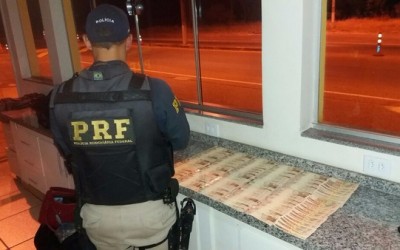 Trio é flagrado com R$ 17 mil em notas falsificadas durante viagem pela BR-262