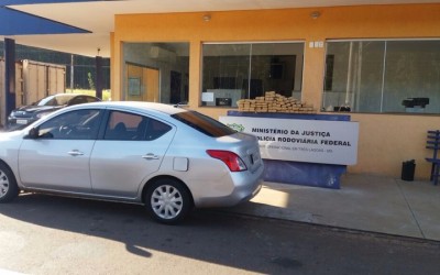 PRF intercepta carro com carregamento de 150 kg de maconha em Três Lagoas 