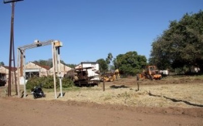 Área que sediará a 29ª Festa do Folclore de Três Lagoas começa a receber manutenção