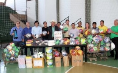 SEJUVEL entrega materiais esportivos a 20 modalidades