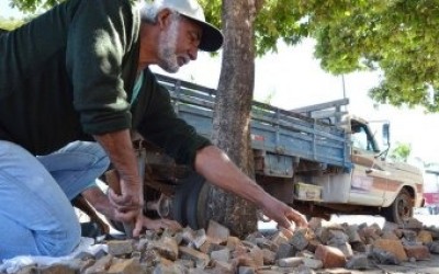Administração recupera calçadas de pedras portuguesas no Centro de Três Lagoas
