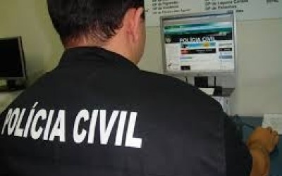 Esposa se passa pelo marido em troca de mensagens com amante e acaba espancada