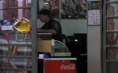 Cliente de loja “surta” e quebra seu próprio computador 