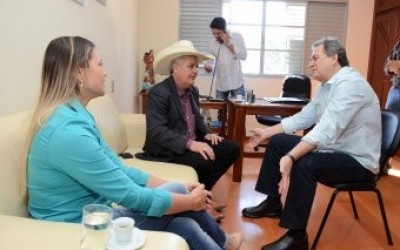 Prefeito viabiliza cerca de R$ 4,5 milhões com Senador e Deputada