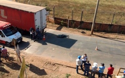 Choque com carreta mata homem de 30 anos na entrada do bairro Jupiá