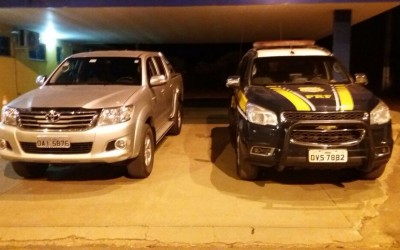 Dirigindo caminhonete de luxo roubada, soldador é preso pela PRF 