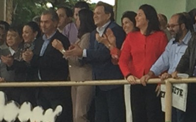 Sem discurso, prefeita sai antes do término do desfile e causa revolta na população 