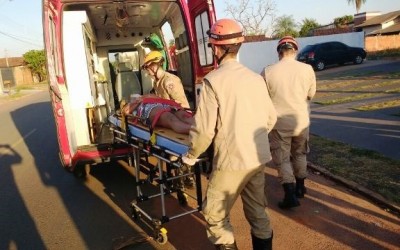 Acidente entre carro e moto deixa uma pessoa ferida no Santa Rita 