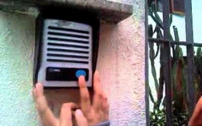  Homem embriagado toca campainha, sai correndo e acaba detido