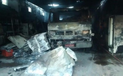 Durante cinco horas, Bombeiros combatem chamas em fábrica de picolé 