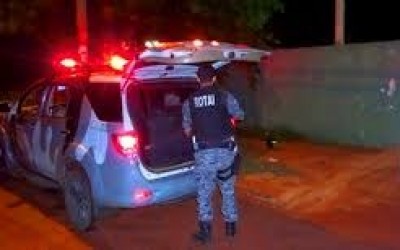 Briga generalizada entre homens e travestis mobiliza seis viaturas policiais 