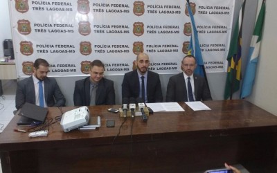 Cinco funcionários da prefeitura e donos de oficinas foram levados para a sede da Polícia Federal 