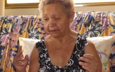 Idosa de 80 anos é roubada após servir água a desconhecido