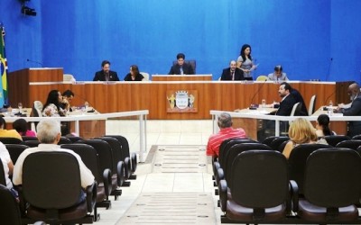 Idosos terão passe livre em transporte público e dia para combater violência