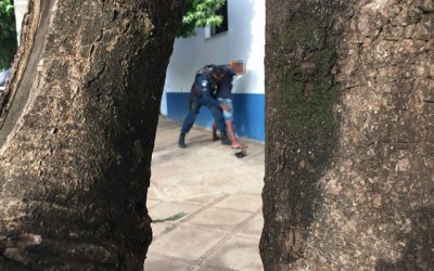 Jovem acusado de mostrar órgão genital na frente de hospital foi detido 