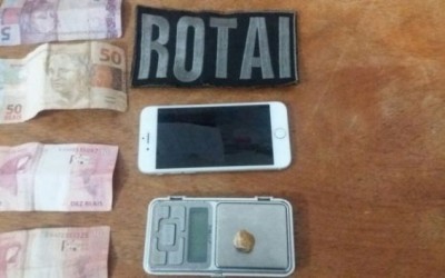 Além de drogas, polícia recupera IPhone furtado com acusado de tráfico 