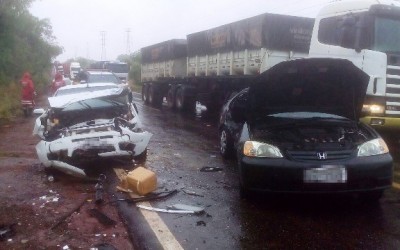 Acidente grave na BR-262 mata duas pessoas 