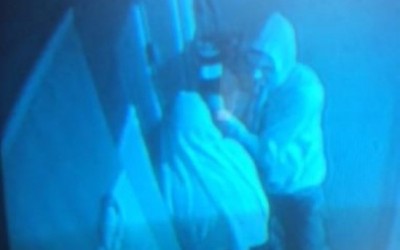 Circuito de monitoramento de transportadora de valores mostra bandidos tentando arrombar cofre