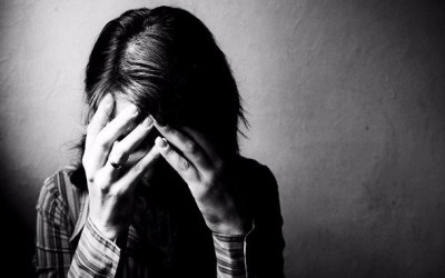 Mulher espancada por marido e filho solicita medida protetiva de urgência