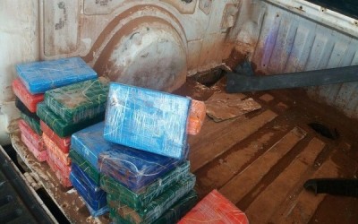 Condutor abordado pela PRF na BR-262 confessa transporte de 32 quilos de cocaína