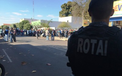 Clima Tenso: Polícia interdita rua na frente do CIAT de Três Lagoas 
