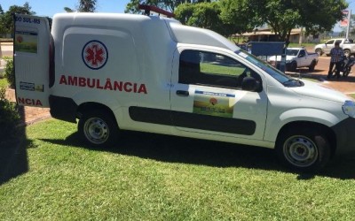 Deputado Eduardo Rocha entrega ambulância para prefeitura de Novo Horizonte do Sul