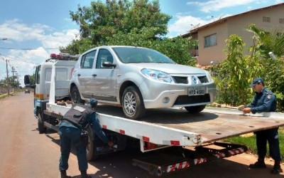 Renault Sandero é apreendido no Residencial Novo Oeste em Três Lagoas 
