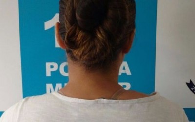 Mulher com mandados de prisão em aberto é presa pela PM