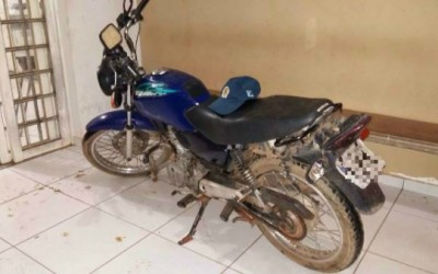 Moto furtada no sábado é encontrada na Rua Trajano dos Santos 