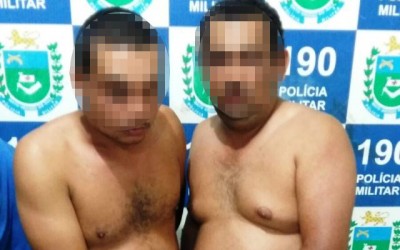 Comerciante em S-10 é flagrado com amigo furtando blocos no Jd. Novo Aeroporto 
