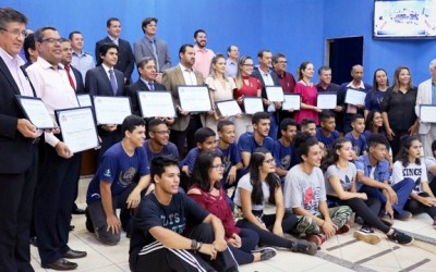 Sessão solene homenageia vice-prefeito e outras personalidades do município