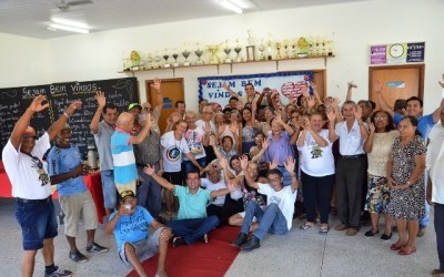 Idosos do Tia Nega são recebidos com tapete vermelho e festa