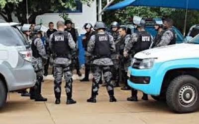 Gaeco e PM prendem três integrantes do PCC com armas e drogas