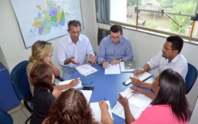 Prefeitura e SINTED se reúnem e confirmam reajuste salarial aos professores da Rede Municipal de Ensino