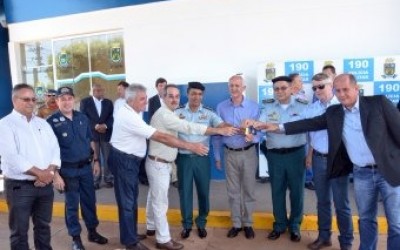 Polícia Militar de Três Lagoas recebe três novas viaturas e um cão farejador