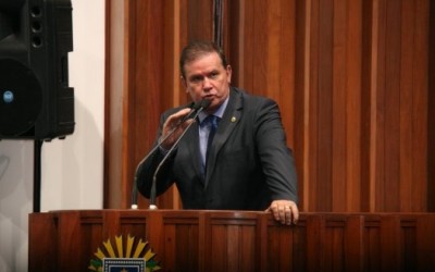 Deputado Eduardo Rocha, líder da bancada do PMDB, usa a tribuna na 1ª sessão de 2018